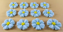 12 x Edible 3D 25mm Daisies Daisy flowers icing toppers, cake cupcakes T116