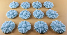 12 x Edible 3D 35mm Daisies, Daisy Flowers, icing toppers, cake cupcakes decorations T081