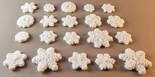 20 x Edible 3D 30mm Mixed Size Snowflakes icing toppers, cake cupcakes decorations T054