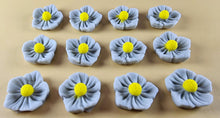 12 x Edible 3D 20mm flowers icing toppers, cake cupcakes decorations T105