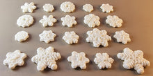 20 x Edible 3D 30mm Mixed Size Snowflakes icing toppers, cake cupcakes decorations T054