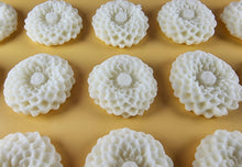 15 x Edible 3D Large Dahlia flowers, icing toppers, cake cupcakes decorations T078