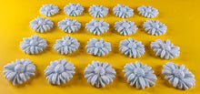 20 x Edible 3D 20mm daisies daisy flowers icing toppers, cake cupcakes decorations T016