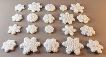 20 x Edible 3D 30mm Mixed Size Snowflakes icing toppers, cake cupcakes decorations T054