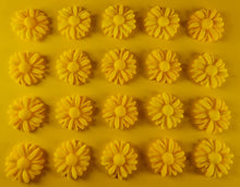 20 x Edible 3D 20mm daisies daisy flowers icing toppers, cake cupcakes decorations T016