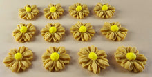 12 x Edible 3D 15mm Daisies Daisy flowers icing toppers, cake cupcakes T114