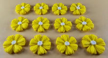 12 x Edible 3D 25mm Daisies Daisy flowers icing toppers, cake cupcakes T116