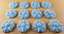 12 x Edible 3D 35mm Daisies, Daisy Flowers, icing toppers, cake cupcakes decorations T081