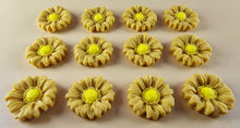 12 x Edible 3D 22mm flowers icing toppers, cake cupcakes decorations T104