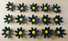 15 x Edible 3D Daisy Flowers Daisies icing toppers, cake cupcakes decorations T099