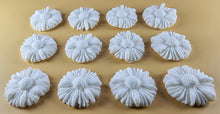 12 x Edible 3D 35mm Daisies, Daisy Flowers, icing toppers, cake cupcakes decorations T081