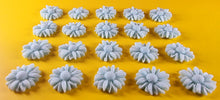20 x Edible 3D 20mm daisies daisy flowers icing toppers, cake cupcakes decorations T016
