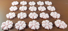 20 x Edible 3D 25mm daisies daisy flowers icing toppers, cake cupcakes decorations T014