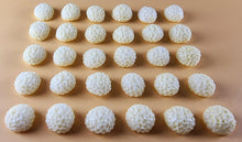 30 x Edible 3D 11mm Dahlia Flowers, icing toppers, cake cupcakes decorations T065
