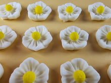 12 x Edible 3D 20mm flowers icing toppers, cake cupcakes decorations T105