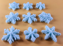 9 x Edible 3D 30mm Snowflakes Snow icing toppers, cake cupcakes decorations T063