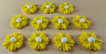 12 x Edible 3D 15mm Daisies Daisy flowers icing toppers, cake cupcakes T114