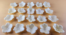 20 x Edible 3D 25mm Cherry Blossoms Flowers, icing toppers, cake cupcakes decorations T069