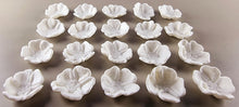 20 x Edible 3D 25mm Buttercup flowers icing toppers, cake cupcakes decorations T045