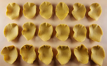 18 x Edible 3D 36mm Rose Petals icing toppers, cake cupcakes decorations T044