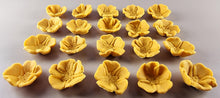 20 x Edible 3D 25mm Buttercup flowers icing toppers, cake cupcakes decorations T045