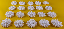 20 x Edible 3D 20mm daisies daisy flowers icing toppers, cake cupcakes decorations T016