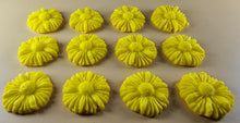 12 x Edible 3D 35mm Daisies, Daisy Flowers, icing toppers, cake cupcakes decorations T081