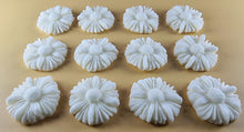 12 x Edible 3D 35mm Daisies, Daisy Flowers, icing toppers, cake cupcakes decorations T081