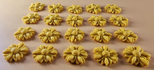 20 x Edible 3D 15mm daisies daisy flowers icing toppers, cake cupcakes decorations T017