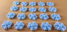 20 x Edible 3D 15mm daisies daisy flowers icing toppers, cake cupcakes decorations T017
