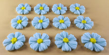 12 x Edible 3D 25mm Daisies Daisy flowers icing toppers, cake cupcakes T116