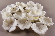 20 x Edible 3D 25mm Buttercup flowers icing toppers, cake cupcakes decorations T045