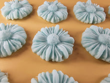 12 x Edible 3D 35mm Daisies, Daisy Flowers, icing toppers, cake cupcakes decorations T081