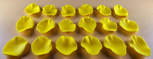 18 x Edible 3D 36mm Rose Petals icing toppers, cake cupcakes decorations T044