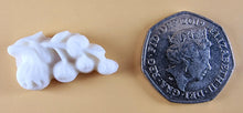 30 x Edible 3D 10mm Snowdrop Flowers, icing toppers, cake cupcakes decorations T066