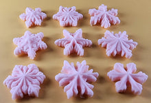 9 x Edible 3D 30mm Snowflakes Snow icing toppers, cake cupcakes decorations T063
