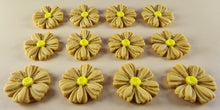 12 x Edible 3D 25mm Daisies Daisy flowers icing toppers, cake cupcakes T116
