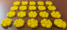 20 x Edible 3D 25mm daisies daisy flowers icing toppers, cake cupcakes decorations T014