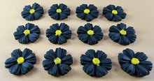 12 x Edible 3D 25mm Daisies Daisy flowers icing toppers, cake cupcakes T116