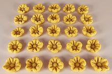 30 x Edible 3D 17mm flower flowers icing toppers, cake cupcakes decorations T006