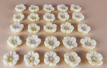 30 x Edible 3D 17mm flower flowers icing toppers, cake cupcakes decorations T006