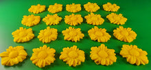 20 x Edible 3D 30mm daisies daisy flowers icing toppers, cake cupcakes decorations T015
