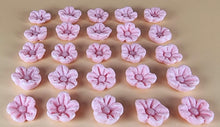 30 x Edible 3D 17mm flower flowers icing toppers, cake cupcakes decorations T006