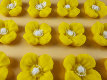 12 x Edible 3D 20mm flowers icing toppers, cake cupcakes decorations T106