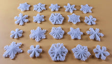 20 x Edible 3D 20mm Small Snowflakes icing toppers, cake cupcakes decorations T062