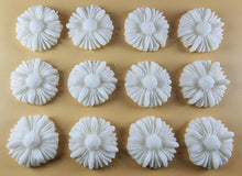 12 x Edible 3D 35mm Daisies, Daisy Flowers, icing toppers, cake cupcakes decorations T081
