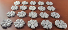 20 x Edible 3D 25mm daisies daisy flowers icing toppers, cake cupcakes decorations T014