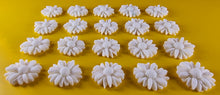 20 x Edible 3D 20mm daisies daisy flowers icing toppers, cake cupcakes decorations T016