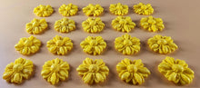 20 x Edible 3D 15mm daisies daisy flowers icing toppers, cake cupcakes decorations T017