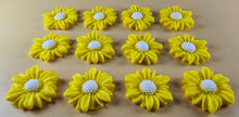 12 x Edible 3D 30mm Daisies Daisy flowers icing toppers, cake cupcakes T117